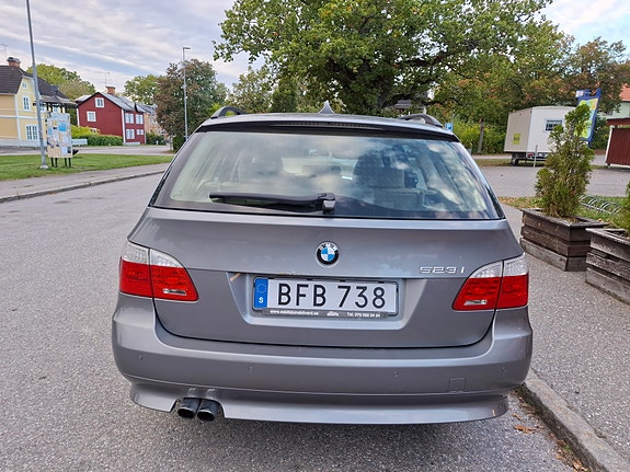 BMW 523i 12 of 12
