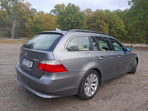 BMW 523i 3 of 12
