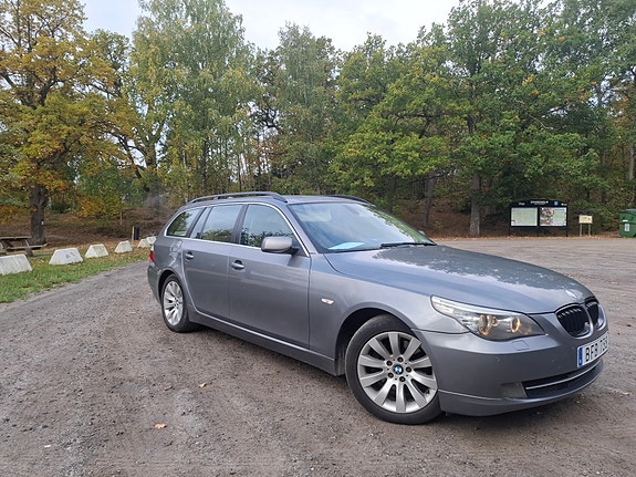 BMW 523i 2 of 12