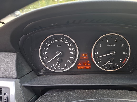 BMW 523i 9 of 12