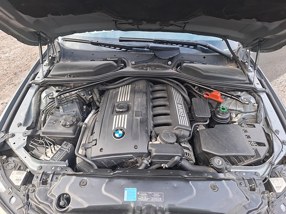 BMW 523i 10 of 12