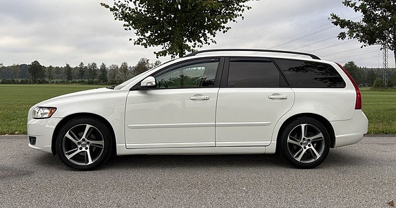 Volvo V50 2 of 25