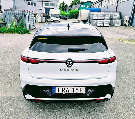 Renault Megane E-Tech 5 of 19