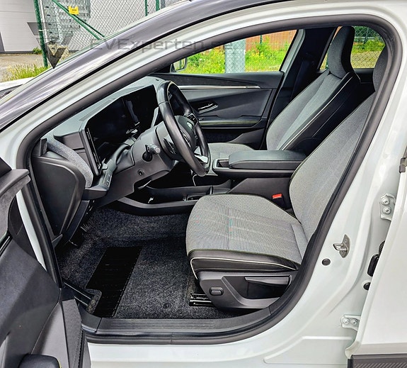 Renault Megane E-Tech 12 of 19