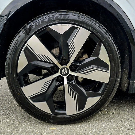 Renault Megane E-Tech 10 of 19