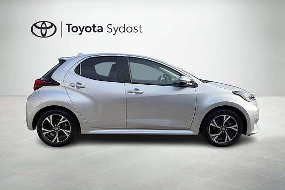 Toyota Yaris 13 of 16