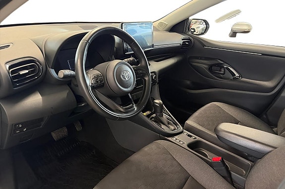 Toyota Yaris 12 of 16