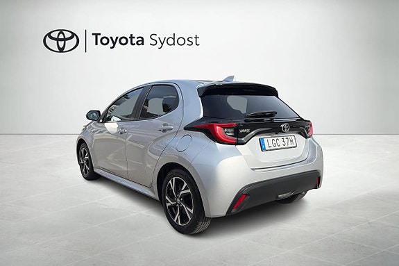 Toyota Yaris 14 of 16