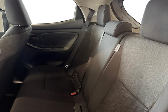 Toyota Yaris 16 of 16
