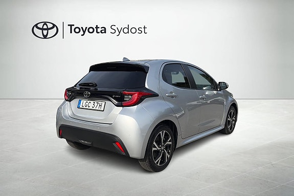 Toyota Yaris 3 of 16