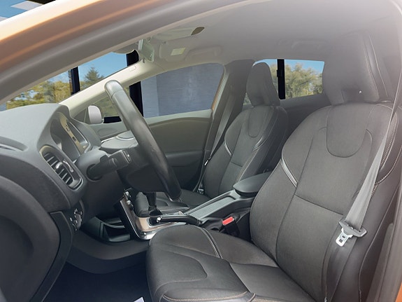 Volvo V40 Cross Country 8 of 20