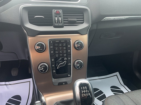 Volvo V40 Cross Country 11 of 20