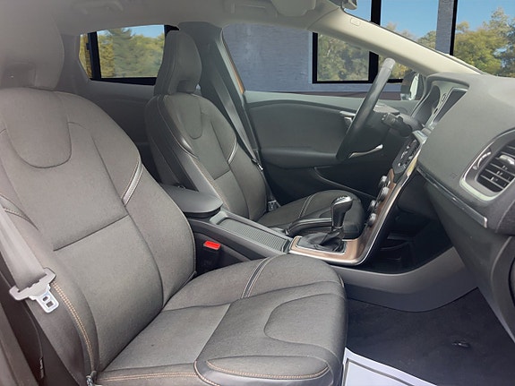 Volvo V40 Cross Country 9 of 20