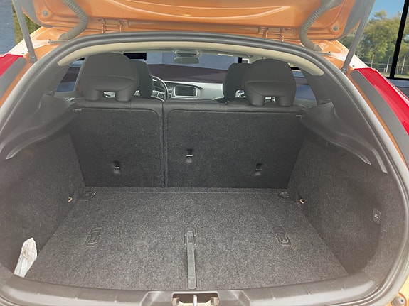 Volvo V40 Cross Country 16 of 20