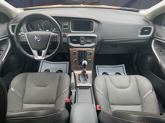 Volvo V40 Cross Country 14 of 20