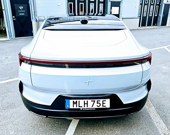 Polestar 4 8 of 25