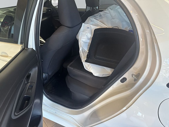 Toyota Yaris 8 of 11