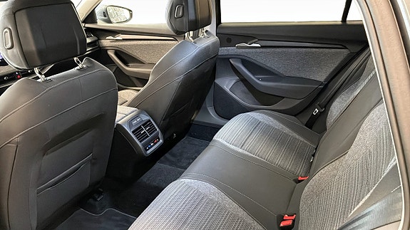 Skoda Superb 8 of 9