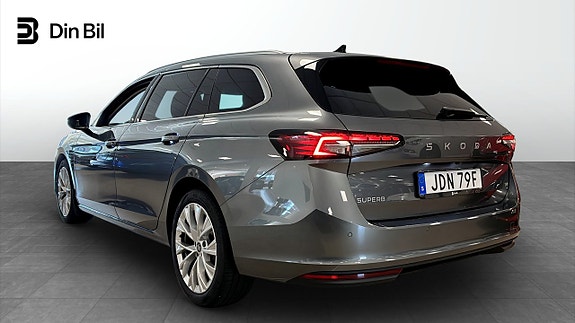 Skoda Superb 2 of 9