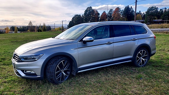 Volkswagen Passat Alltrack 2 of 15