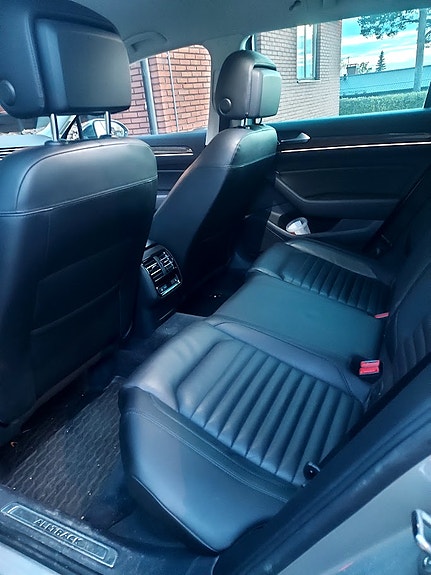 Volkswagen Passat Alltrack 10 of 15