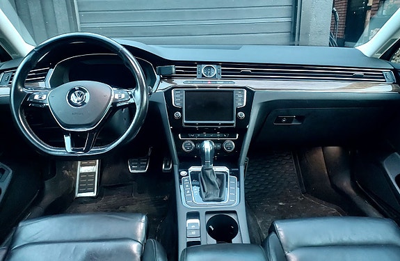 Volkswagen Passat Alltrack 11 of 15