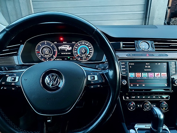 Volkswagen Passat Alltrack 13 of 15