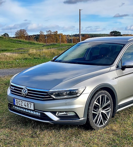 Volkswagen Passat Alltrack 3 of 15