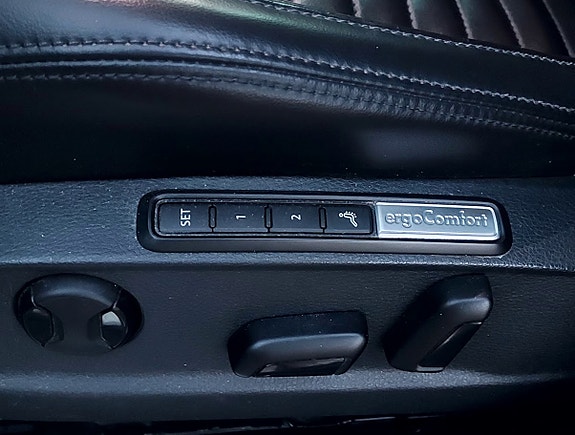 Volkswagen Passat Alltrack 14 of 15