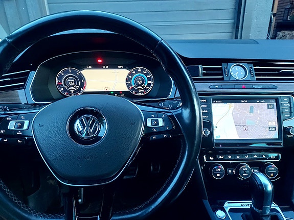 Volkswagen Passat Alltrack 12 of 15