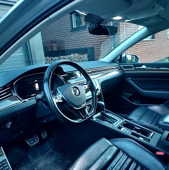 Volkswagen Passat Alltrack 9 of 15