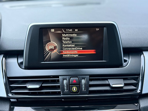 BMW 218i 11 of 30