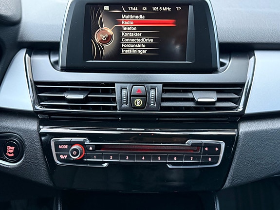 BMW 218i 12 of 30