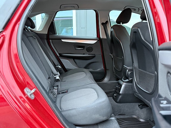 BMW 218i 5 of 30