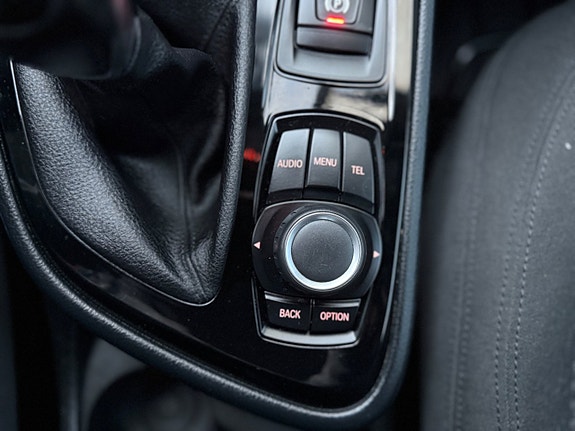BMW 218i 24 of 30