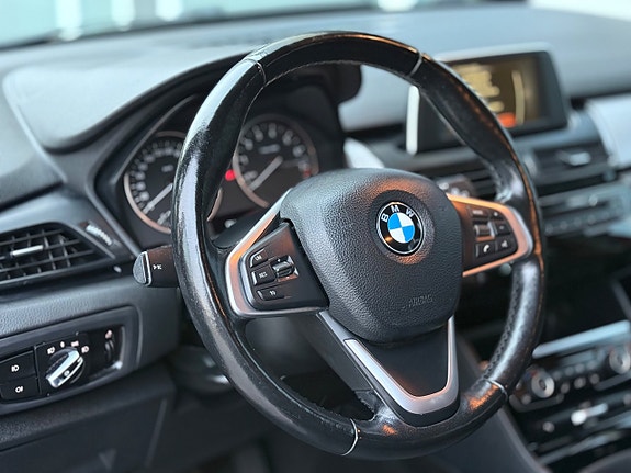 BMW 218i 21 of 30