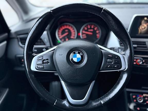 BMW 218i 8 of 30