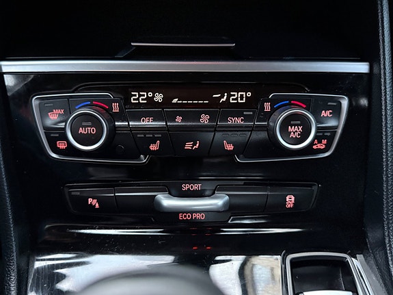 BMW 218i 10 of 30