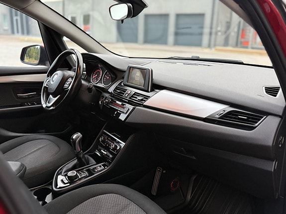BMW 218i 7 of 30