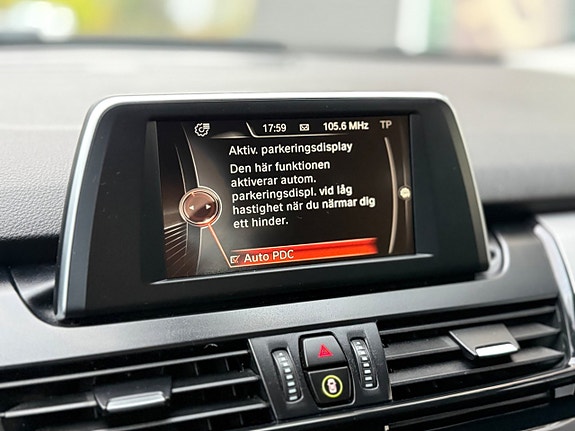 BMW 218i 23 of 30