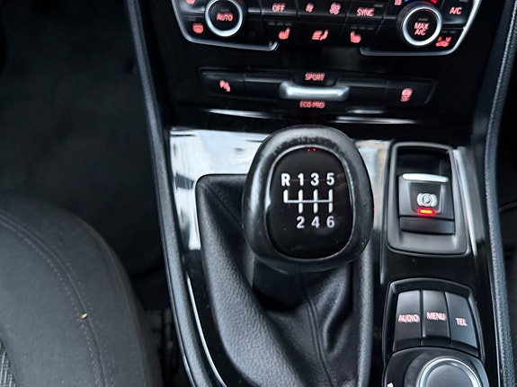 BMW 218i 25 of 30