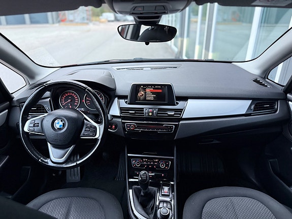 BMW 218i 6 of 30