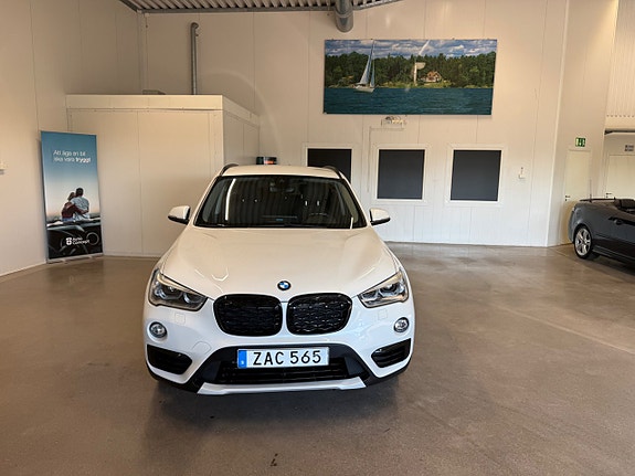BMW X1 3 of 21