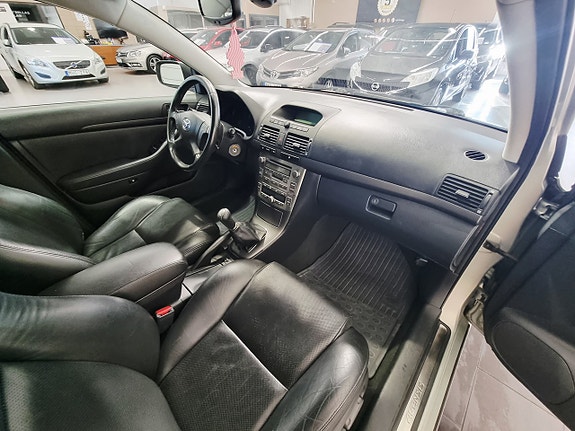 Toyota Avensis 19 of 25