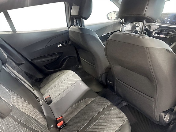 Peugeot 2008 7 of 14
