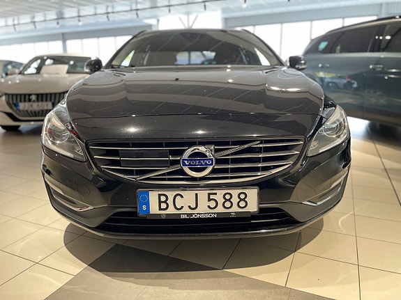 Volvo V60 2 of 17