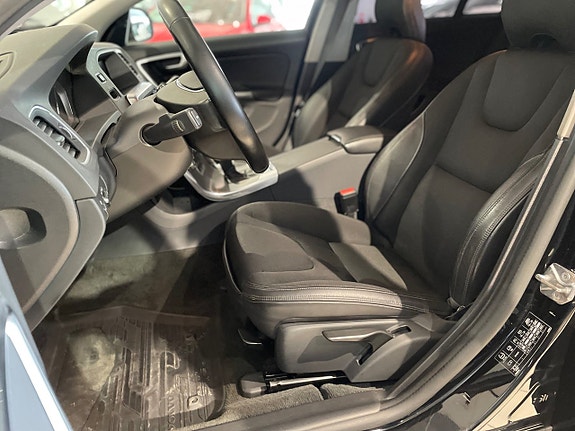 Volvo V60 8 of 17