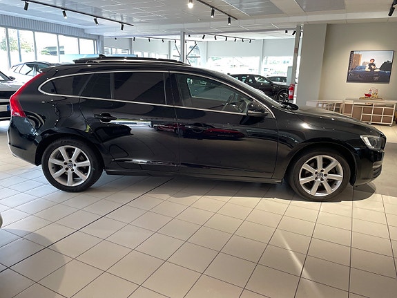 Volvo V60 4 of 17