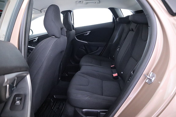 Volvo V40 12 of 18