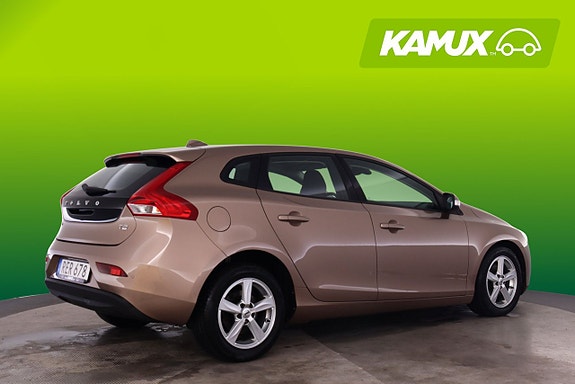 Volvo V40 2 of 18